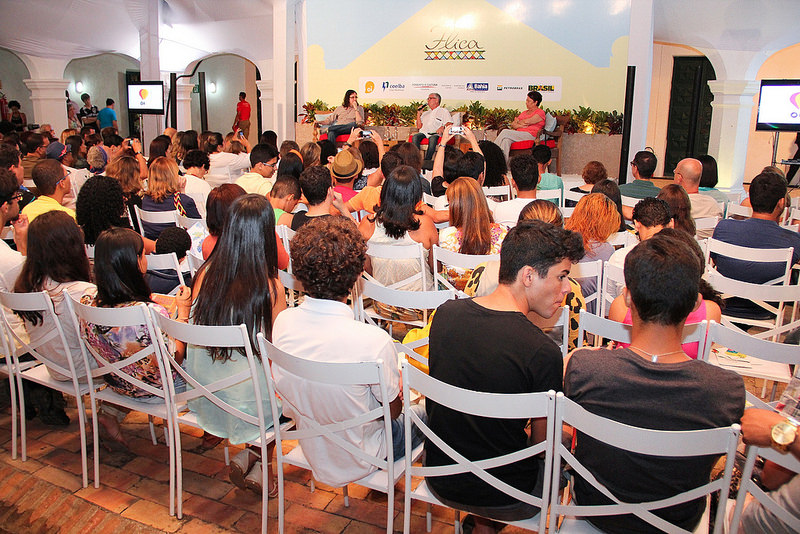 Plateia atenta para homenagear a vida e obra de João Ubaldo Ribeiro